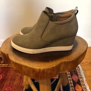 LIKE NEW Susina Wedge Sneaker
